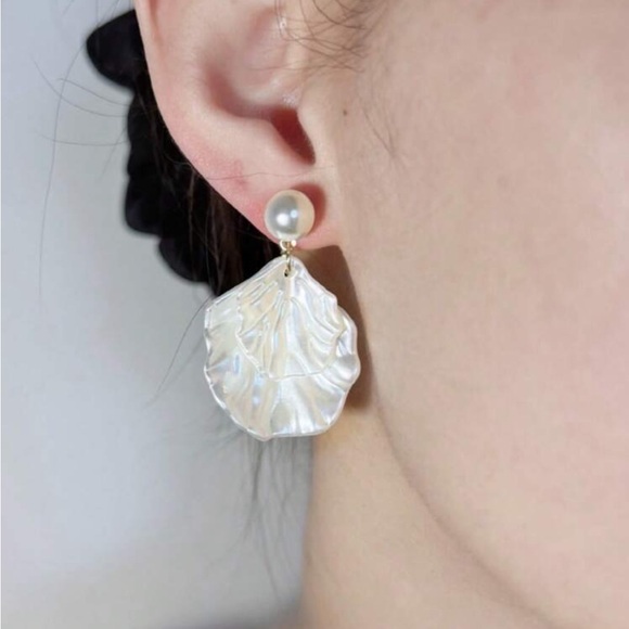 Faux Pearl Decor Shell Design Drop Earrings - Picture 3 of 8